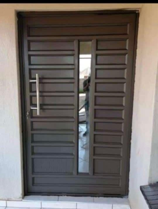 ALUMINIUM PIVOT DOOR