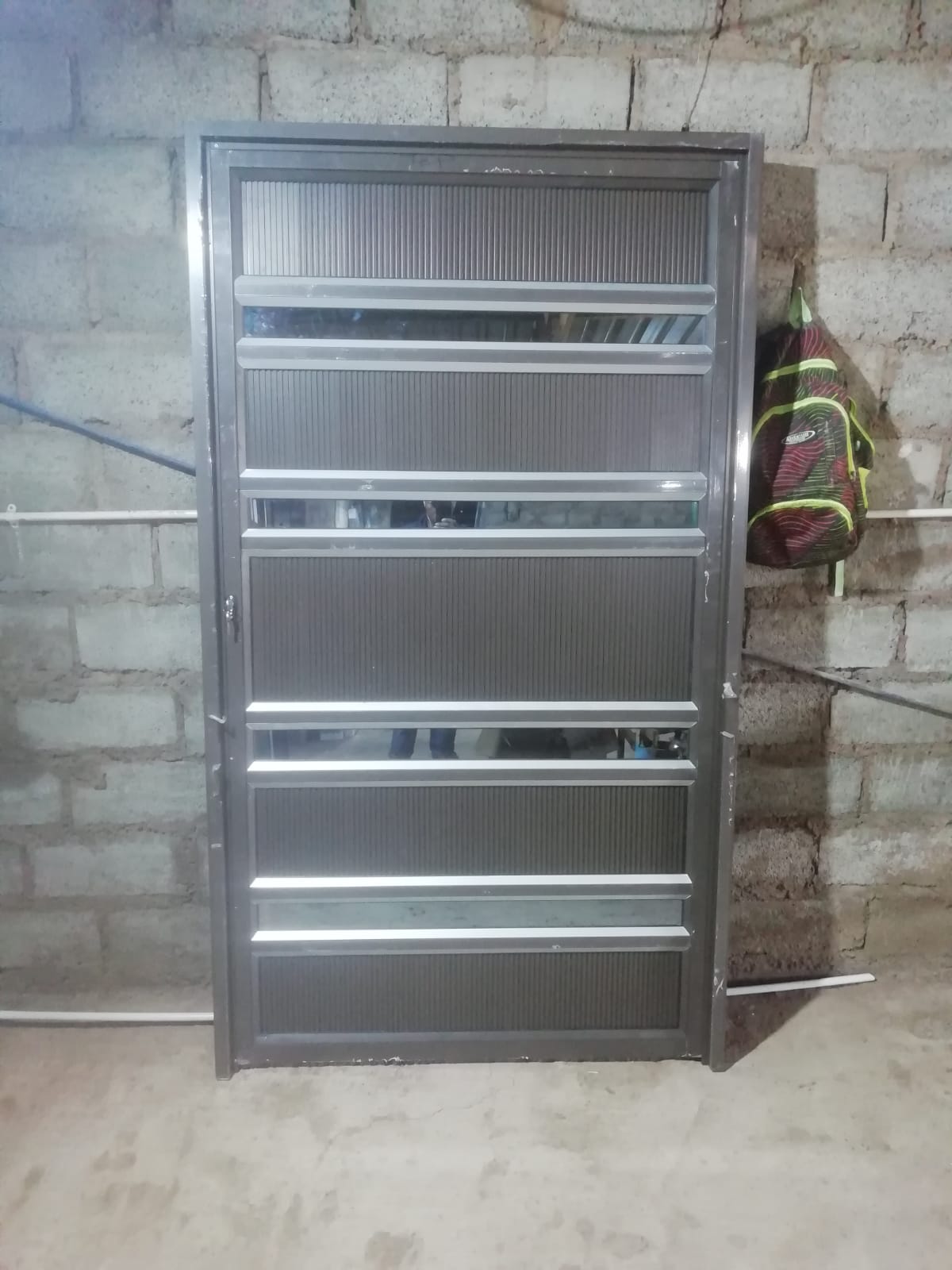 ALUMINIUM PIVOT DOOR