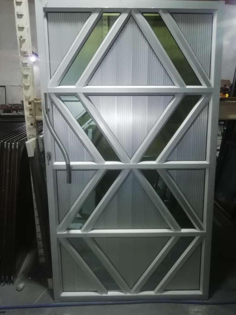 ALUMINIUM PIVOT DOOR
